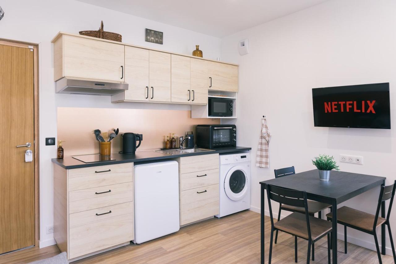 Black Cognac Apartment