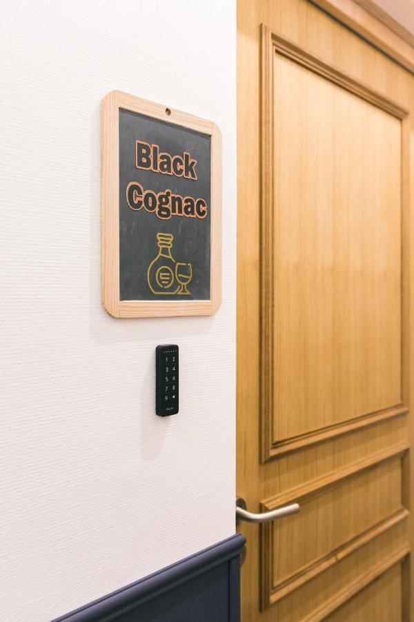 Black Cognac Apartment Joigny